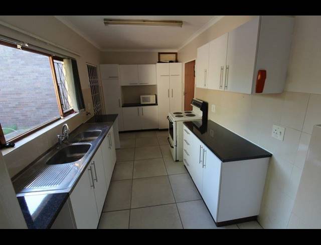 3 BEDROOM TOWNHOUSE TO LET IN HAYFIELDS